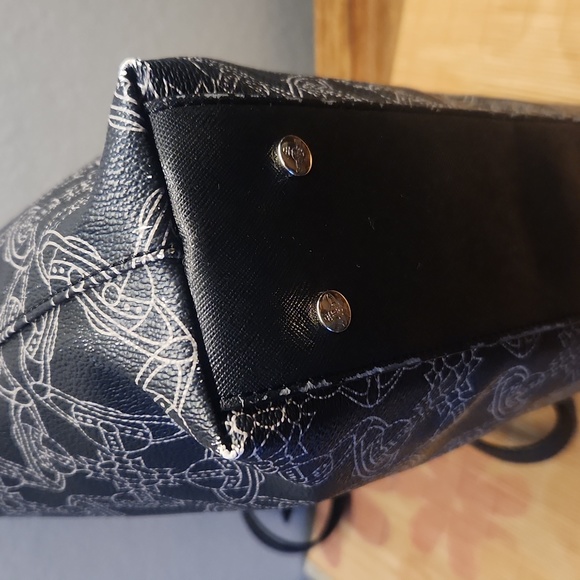 Vivienne Westwood crossbody, black leather with space ship design - Picture 10 of 16